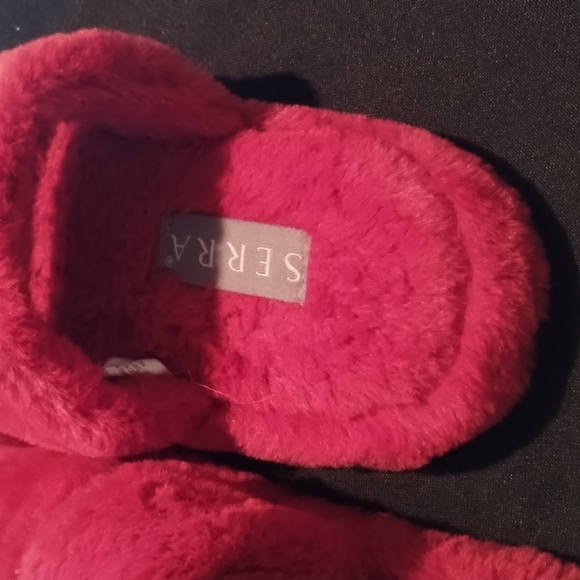 Serra Faux Fur Slides/Slippers Color: Red Size: 5/6 - Picture 3 of 8